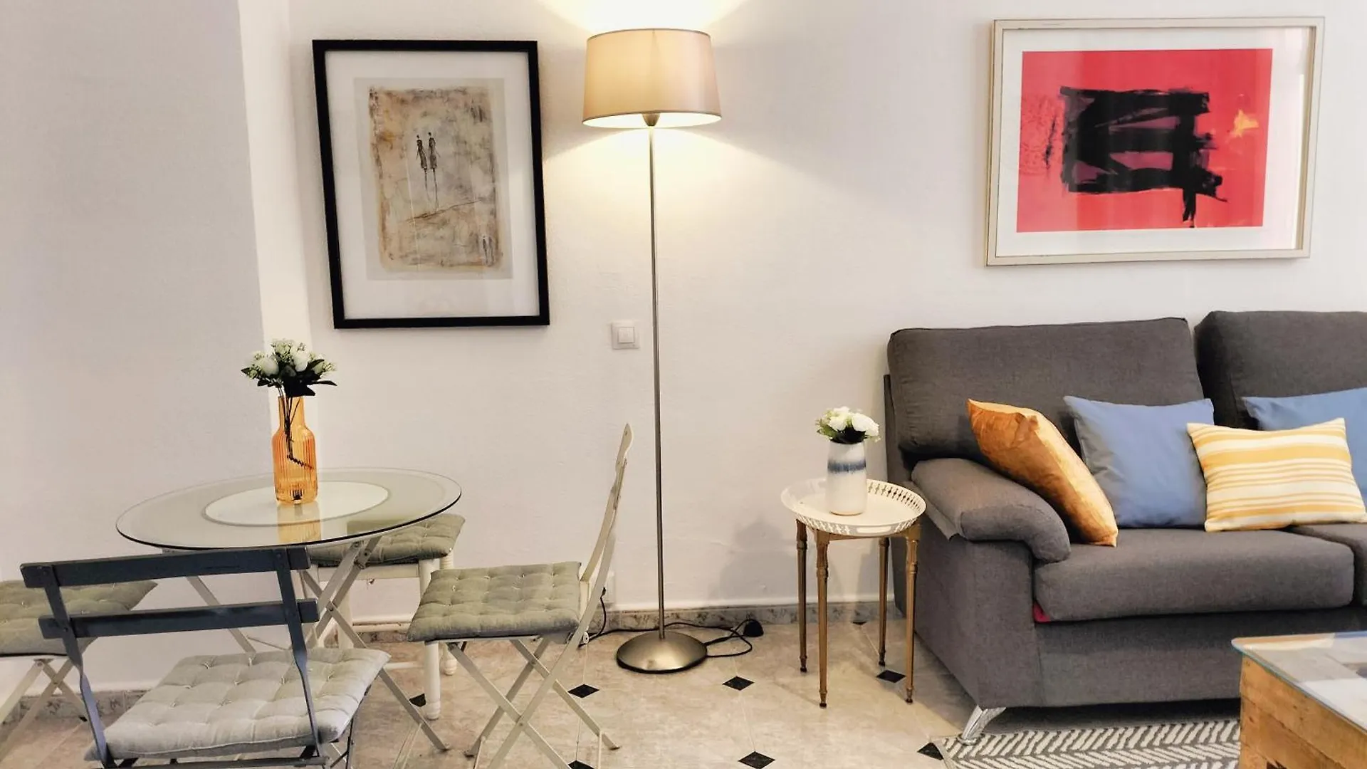 Bonito Apartamento De Dos Dormitorios En El Centro Y Calle San Miguel Torremolinos