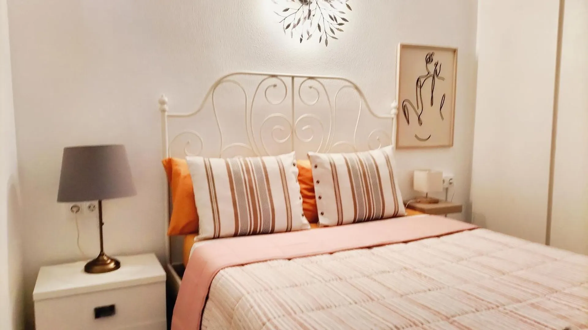 Bonito Apartamento De Dos Dormitorios En El Centro Y Calle San Miguel Torremolinos España